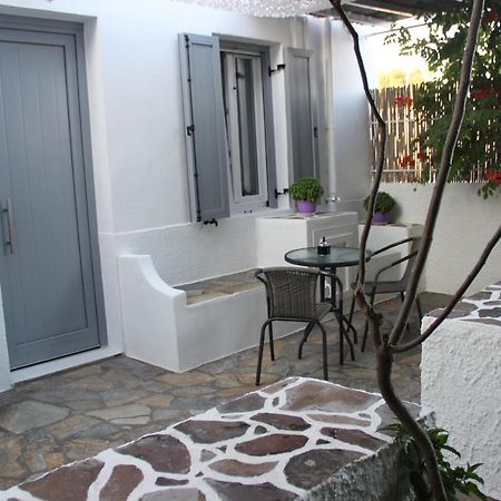 Gerania Milos Apartamento Adamantas  Exterior foto
