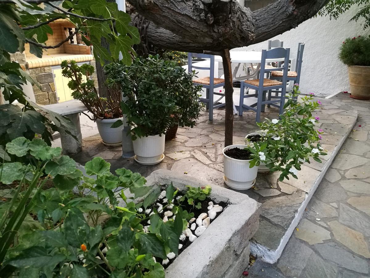 Gerania Milos Apartamento Adamantas  Exterior foto